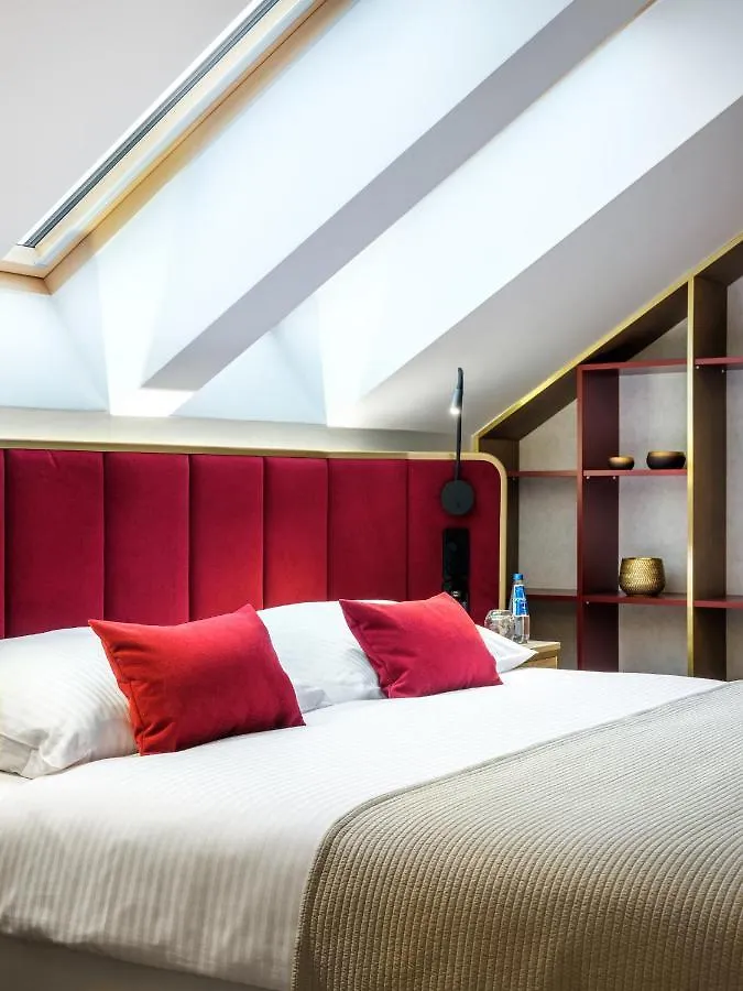 Golden Queen Deluxe Jacuzzi Apartments - Old Town Krakow Aparthotel
