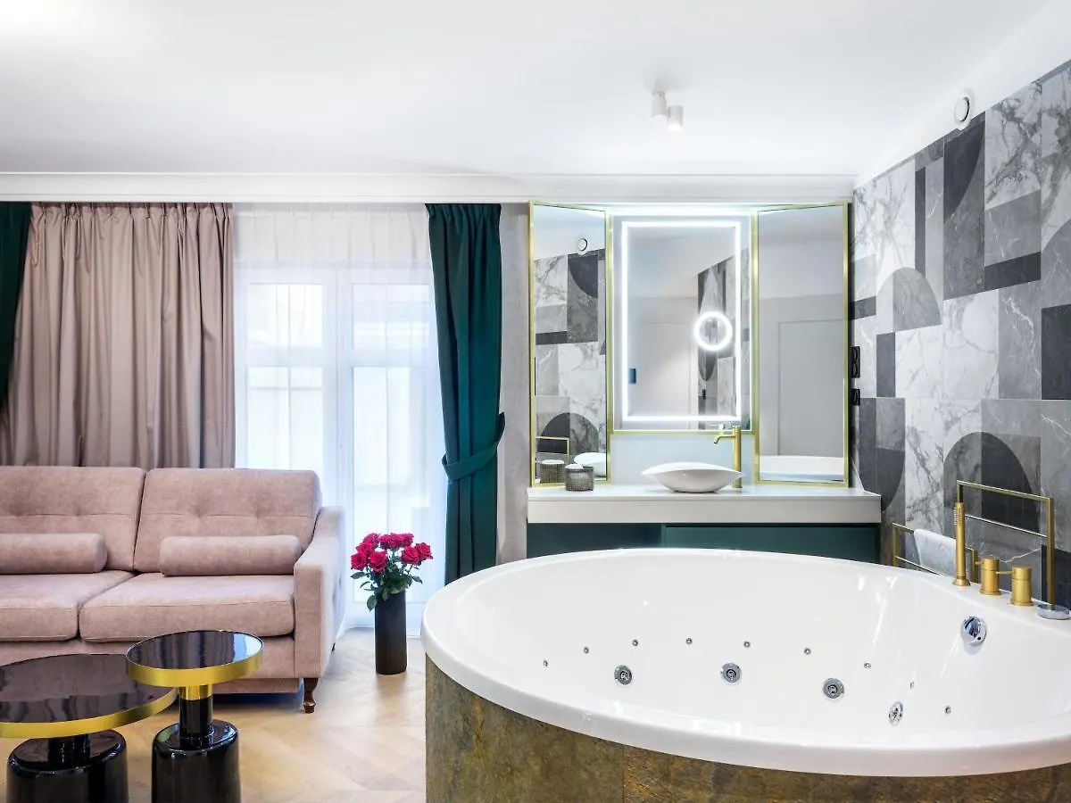 Golden Queen Deluxe Jacuzzi Apartments - Old Town Krakow Poland