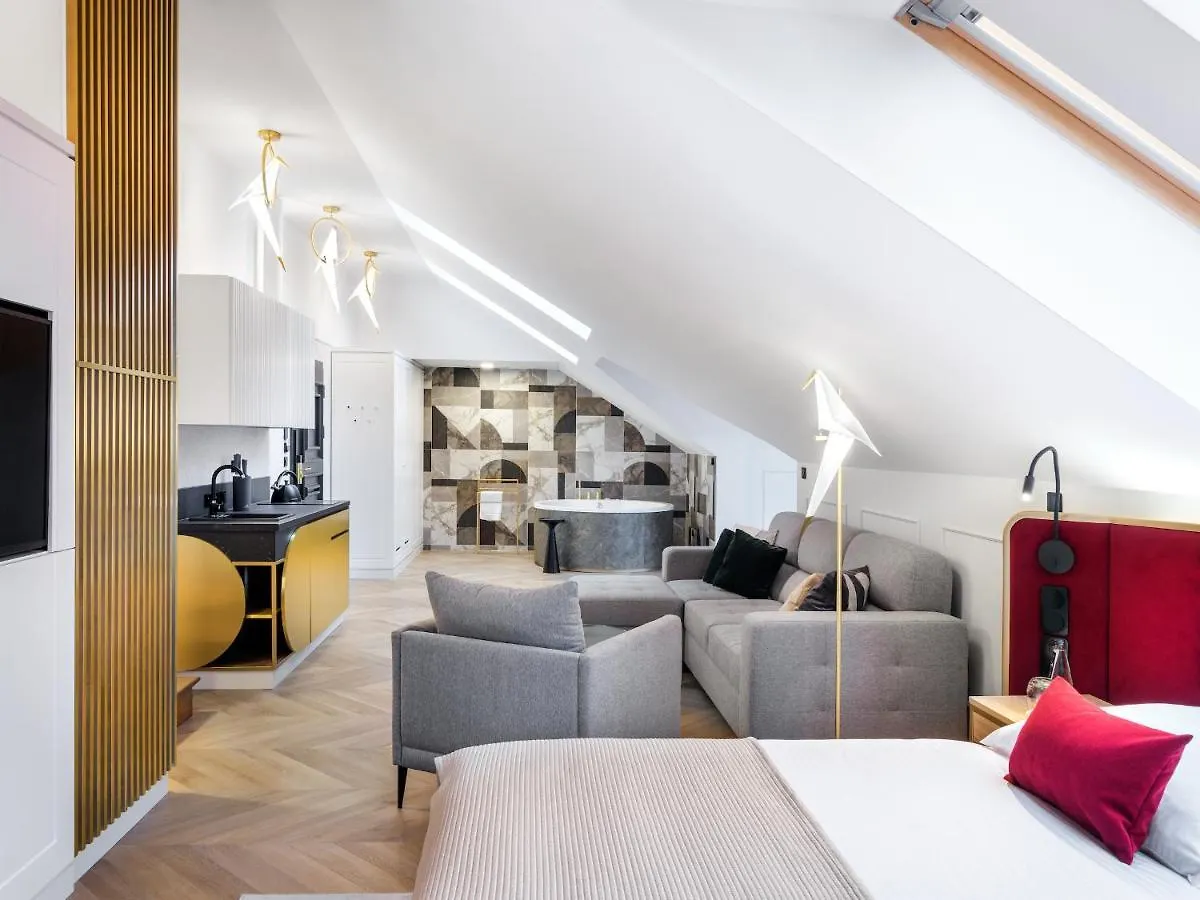 Golden Queen Deluxe Jacuzzi Apartments - Old Town Krakow 0*,  Poland