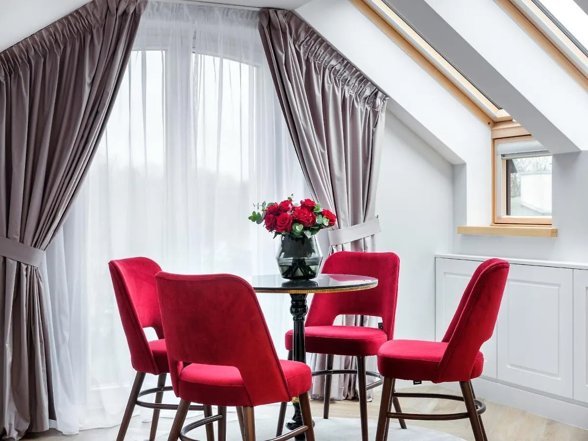 Golden Queen Deluxe Jacuzzi Apartments - Old Town Krakow Aparthotel